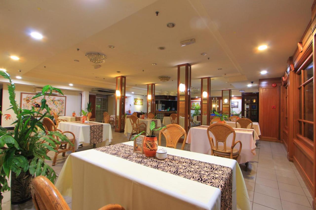 Telang Usan Hotel Kuching Ngoại thất bức ảnh