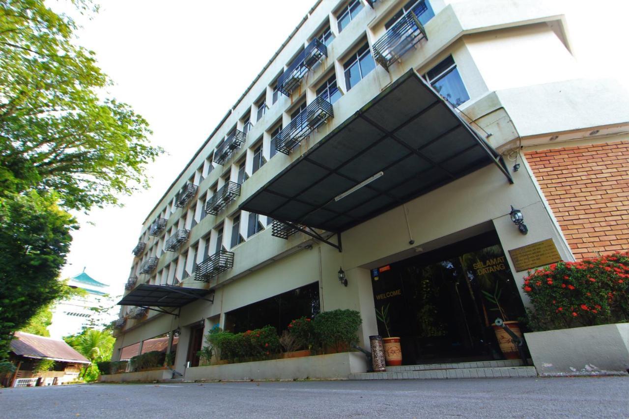 Telang Usan Hotel Kuching Ngoại thất bức ảnh
