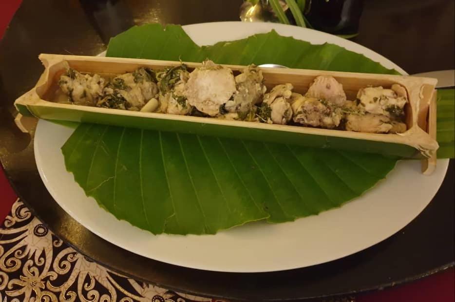 Telang Usan Hotel Kuching Ngoại thất bức ảnh