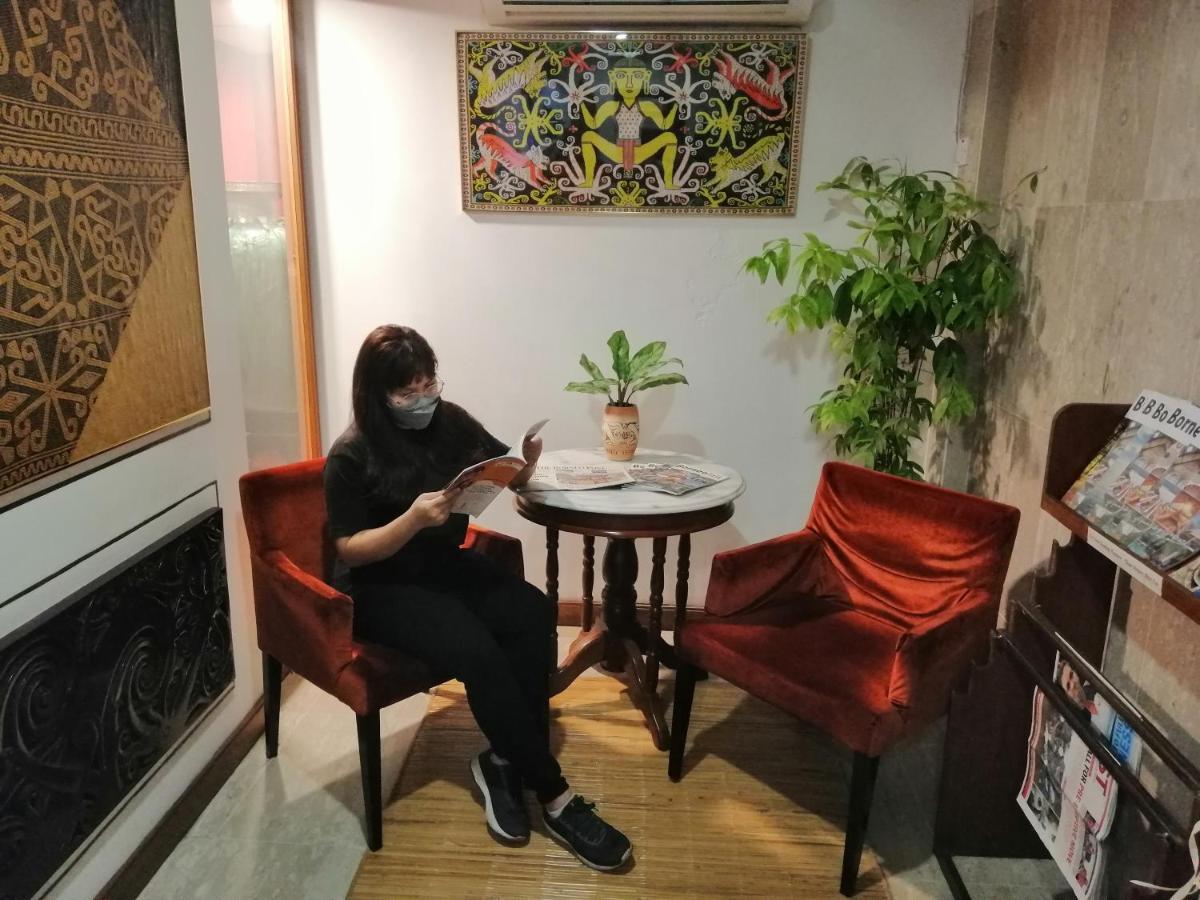 Telang Usan Hotel Kuching Ngoại thất bức ảnh
