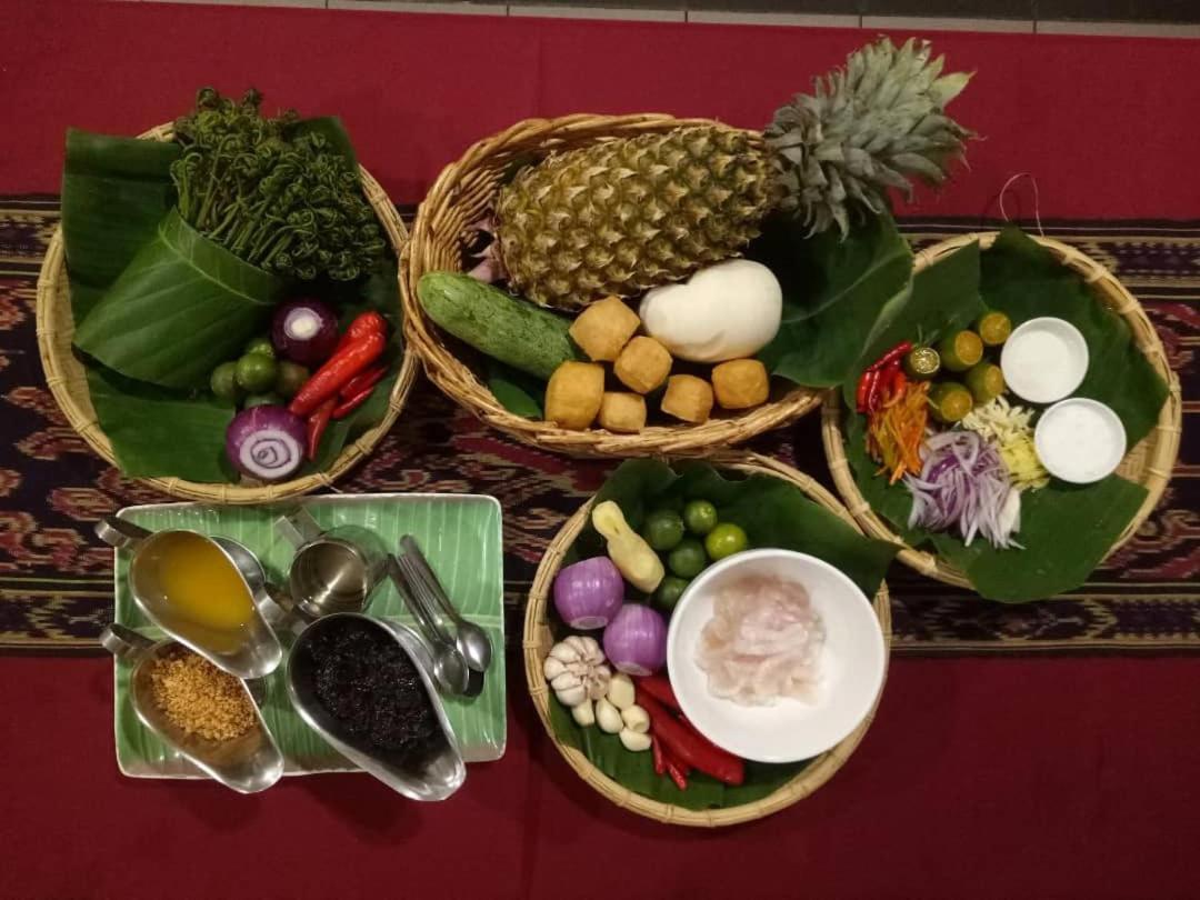Telang Usan Hotel Kuching Ngoại thất bức ảnh