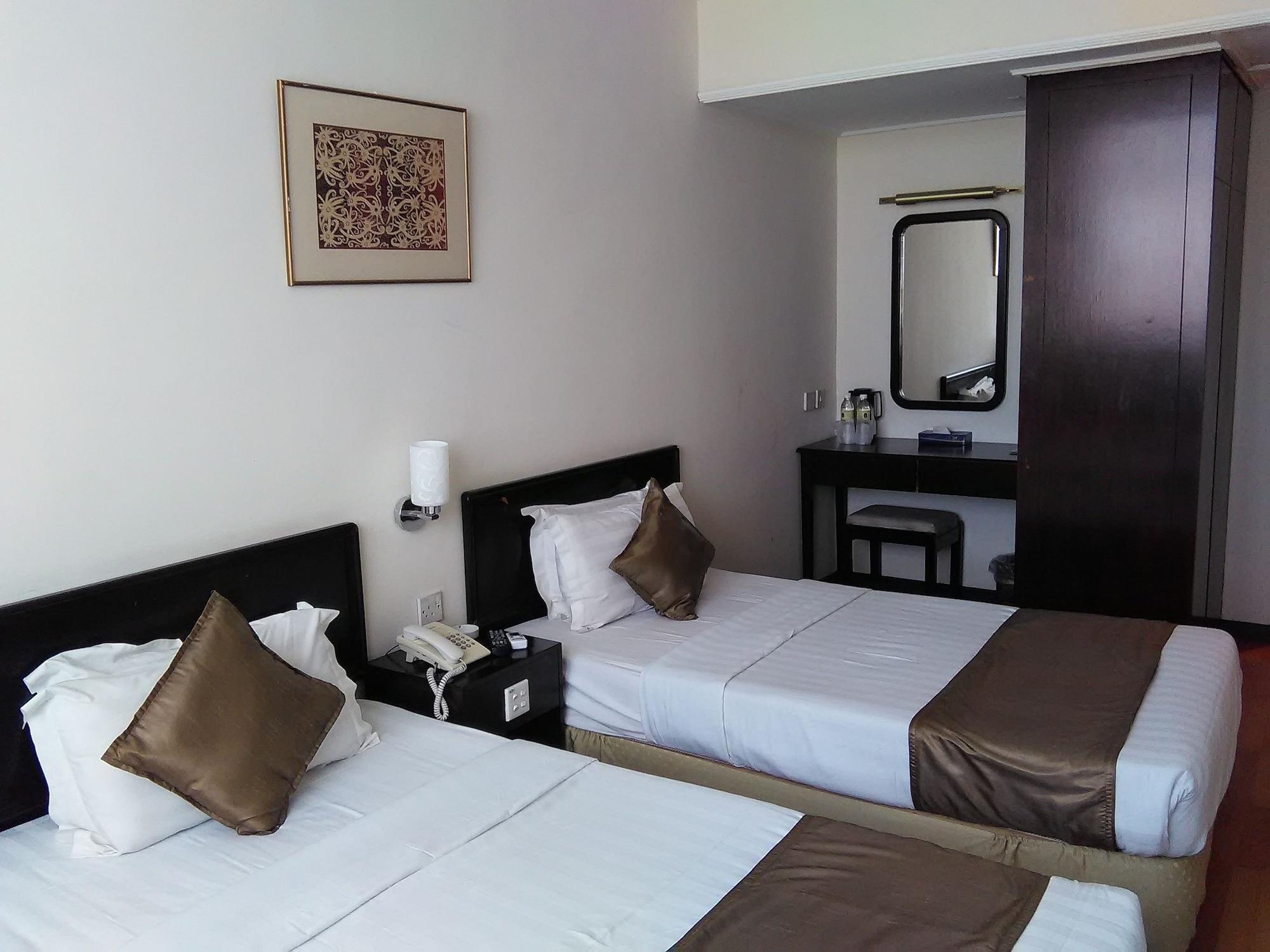Telang Usan Hotel Kuching Ngoại thất bức ảnh