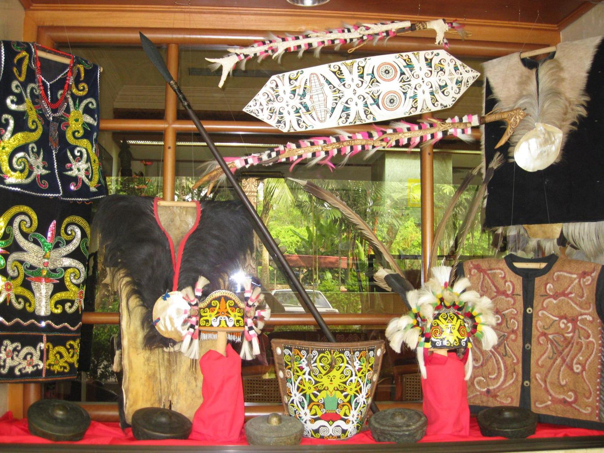 Telang Usan Hotel Kuching Ngoại thất bức ảnh