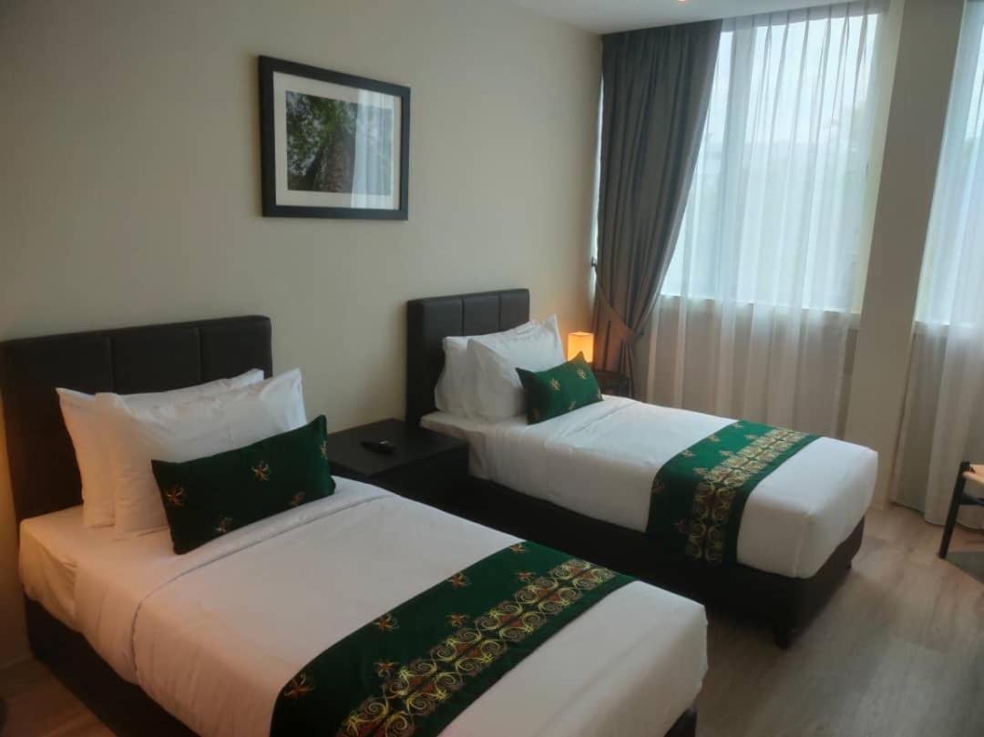 Telang Usan Hotel Kuching Ngoại thất bức ảnh